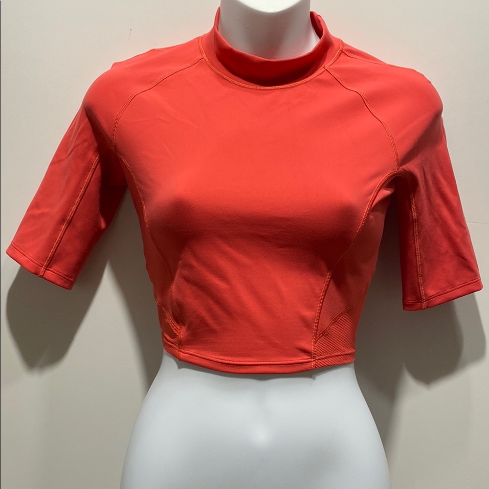 Lululemon Everlux And Mesh Cropped Top